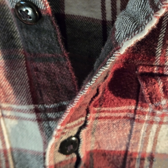 American Eagle Outfitters Red Black Gray Plaid Gingham Flannel Mens Shirt size S - Picture 6 of 11
